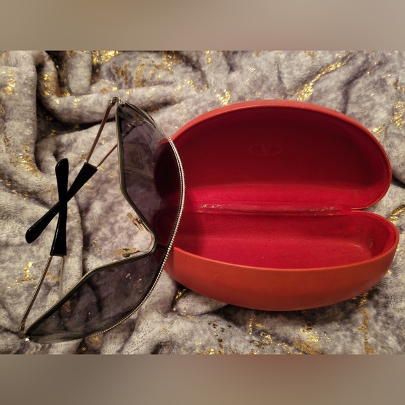 Valentino 5493/S Wrap Vintage Shield Sunglasses. Red Valentino Case Included 🎀 - Picture 5 of 8